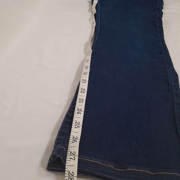 Levi's Jeans 315 Shaping Bootcut Women 30 Shortened‎ Hem to 27.5" Inseam - Picture 10 of 11